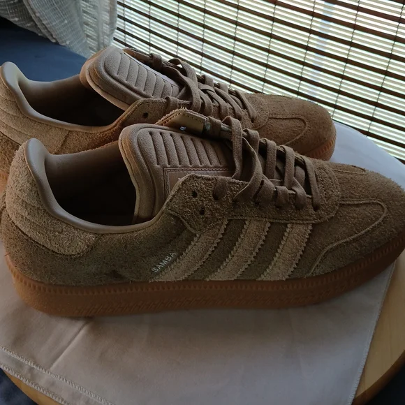 Adidas Beige Suede Sneakers Sz 11 - Picture 2 of 13